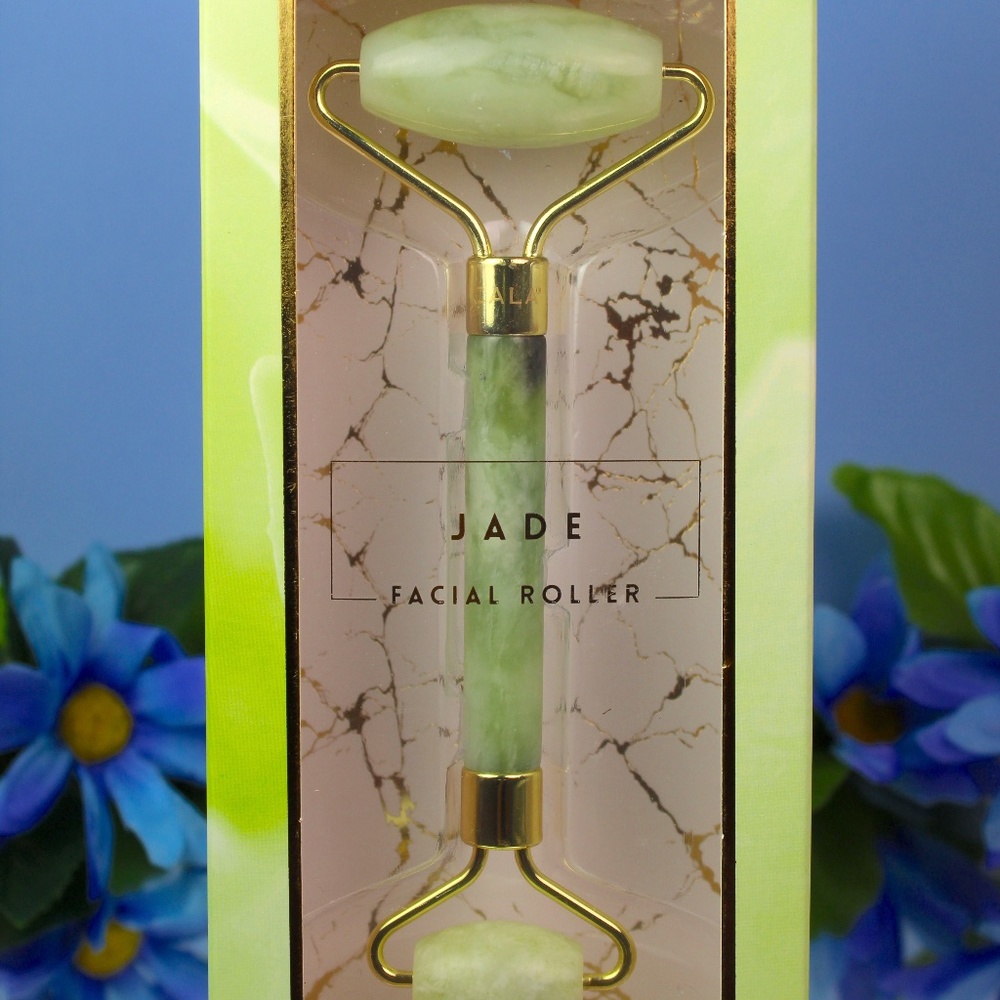 JADE FACIAL ROLLER (GOLD DETAIL) (GREEN)